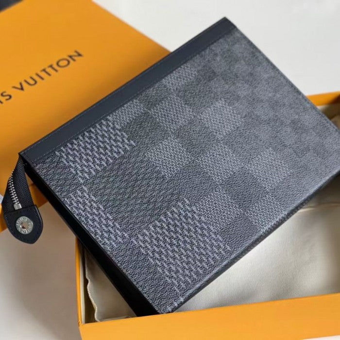 LV Giant Damier Pochette Voyage MM N41696